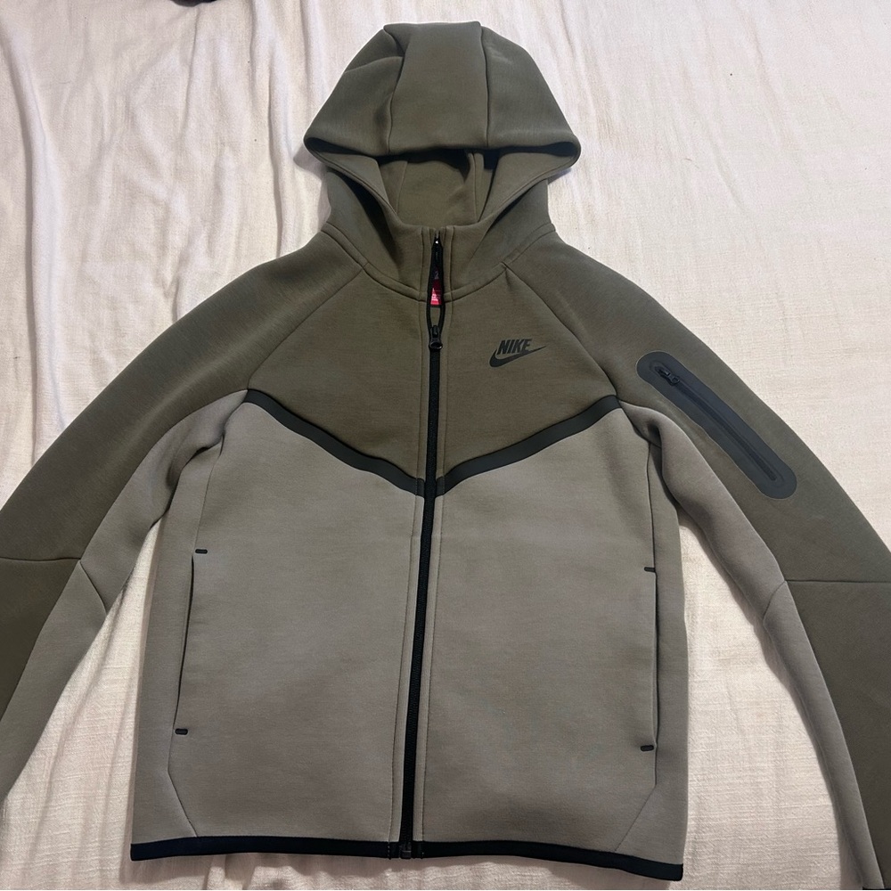 Nike sportswear tech fleece KIDS MEDIUM